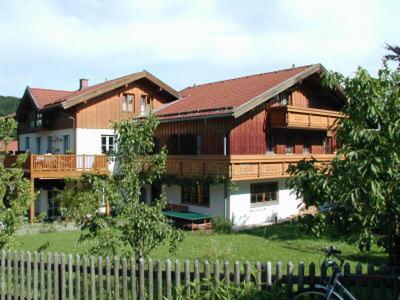 Gaestehaus Alpin-Ab 1. Mai Chiemgau-Karten Betrieb Hotel Bergen  Exterior photo